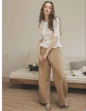 도노반 퍼프 숄더 레이스 탑 화이트