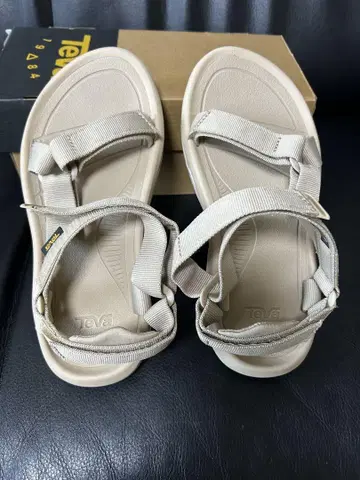 Teva 베이지 스포츠 샌들 24