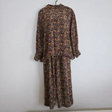 ROBE de PEAU 꽃무늬 긴팔 셋업