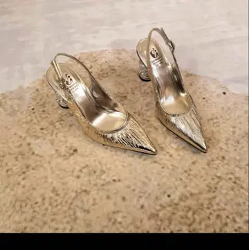비쥬 장식 골드 스틸레토 펌프스