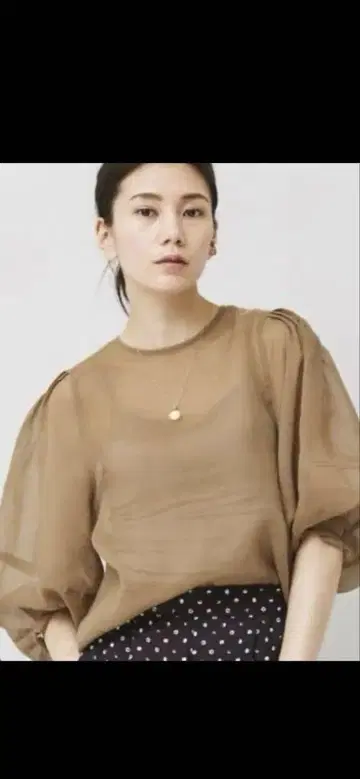 캘런솔로지 시어 블라우스 베이지