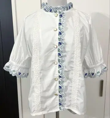 파라비온 꽃무늬 자수 반팔 블라우스 여름옷