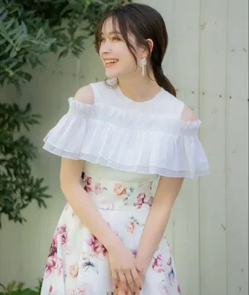 레이어드 스타일 오프숄더 풀오버