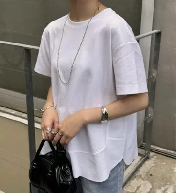 밑단 절개 반팔 티셔츠