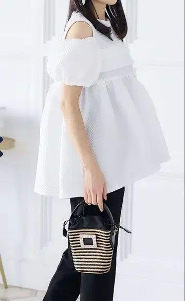 미사용 새상품 마론 에논피 오픈 숄더 자카드 상의