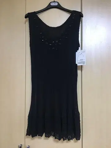 이타리야 이타리야 새상품 마 혼방 비즈 장식 블랙 슬리브리스 튜닉