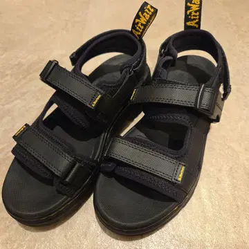 Dr.Martens 샌들