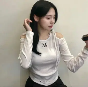 mucent 오프숄더 긴팔 상의 그레이