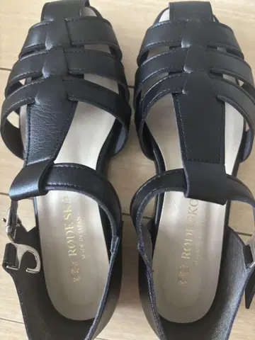 어반 리서치 구르카 샌들 블랙 36