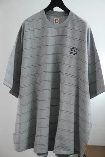 SEE SEE SUPER BIG FLAT SS 보더 티셔츠 그레이