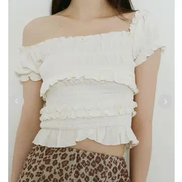 릴리 브라운 셔링 프릴 상의