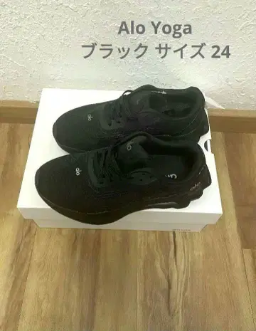 Black 여성용 Alo Runner 스니커즈 24
