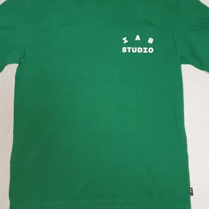 IAB-STUDIO | 아이앱스튜디오 IAB Studio 22FW Green T-Shirt on
