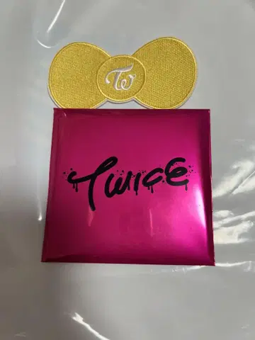 TWICE THIS IS FOR 랜덤 와펜 스티커 옐로우 컬러 리본