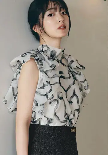 SNIDEL Sustainable 리본 슬리브 오간 블라우스