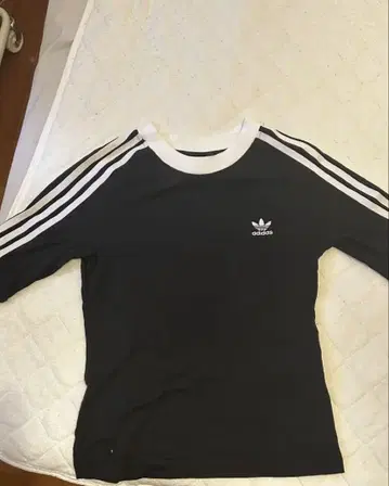 아디다스 짧은 티셔츠