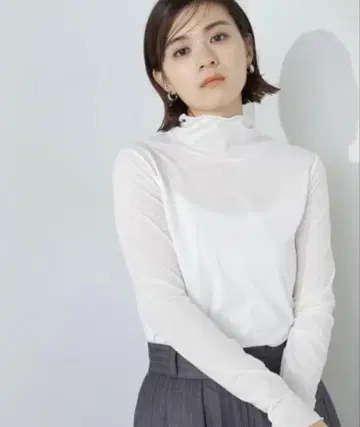 NATURAL BEAUTY BASIC 시어 스킨 컷 티셔츠 하이넥