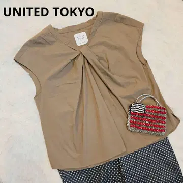 UNITED TOKYO 베이지 슬리브리스 탑스 블라우스