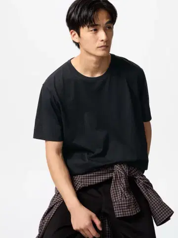 유니클로 수피마 코튼 크루넥 티셔츠