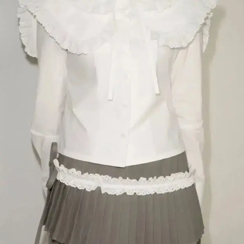 Oh momo Blouse on Bunjang Global Site.