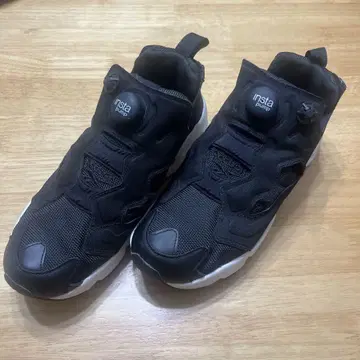 리복 인스타 펌프 블랙 스니커즈 23.5cm