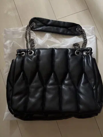 블랙 퀼팅 숄더백
