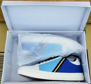 니지산지 어패럴 굿즈 프로젝트 리제 헬에스타 스니커즈 26cm