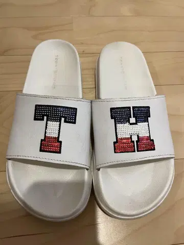 타미힐피거 샤워 샌들