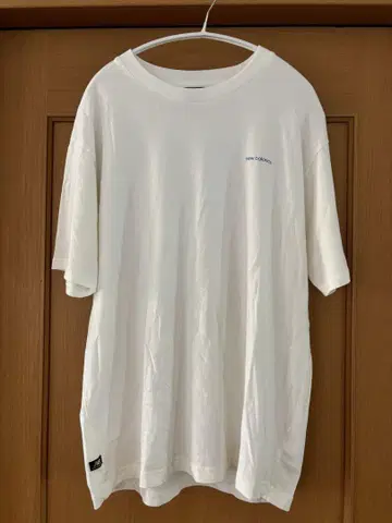 뉴발란스 티셔츠