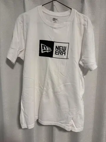 뉴에라 화이트 티셔츠 L 사이즈