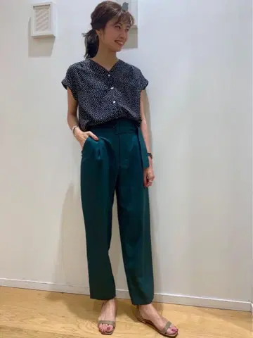 GREEN LABEL RELAXING 도트 V넥 숏 슬리브 블라우스