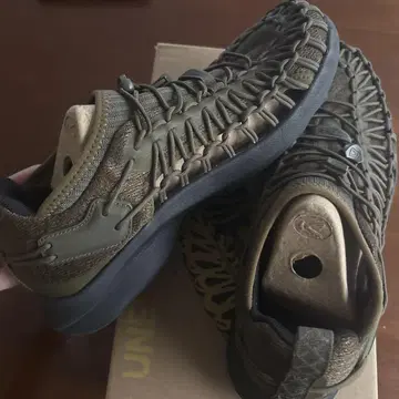 새상품급 KEEN 유니크 SNK 25.5cm 킨