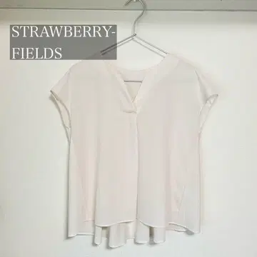 STRAWBERRY-FIELDS 화이트 V넥 반팔 셔츠