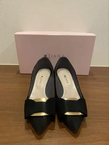 DIANA 블랙 스틸레토 펌프스 22.5cm 박스 있음