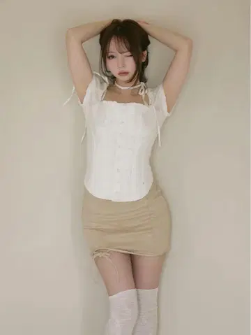 앤드메리 키티 프릴 블라우스