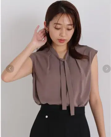 Natural Beauty Basic 프론트 턱 내로우 보타이 블라우스