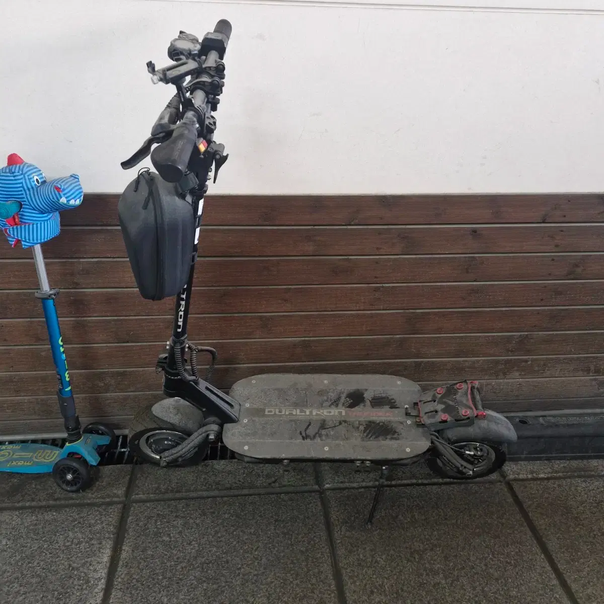 전동퀵보드 듀얼트론썬더 판매합니다