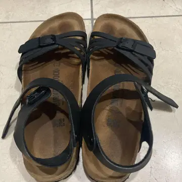 버켄스탁 블랙 스트랩 샌들