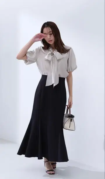택 포함 새상품 내추럴 뷰티 베이직 절개 머메이드 스커트