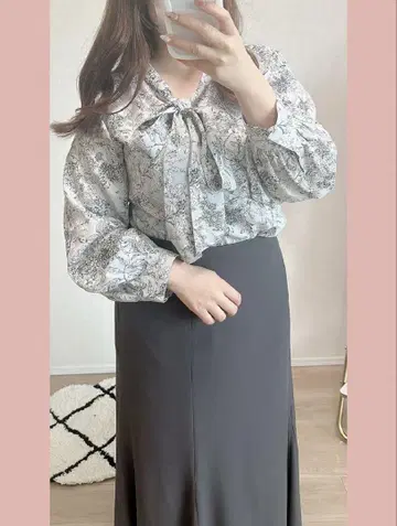 mishrea (미슈레아) 꽃무늬 블라우스 하나윤