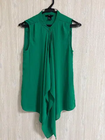 H&M 그린 슬리브리스 블라우스 EUR 32