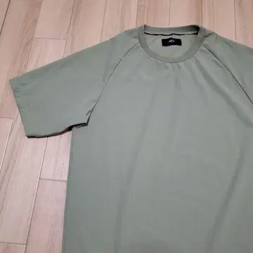 새상품급 AZUL BY MOUSSY 나일론 스트레치 티셔츠
