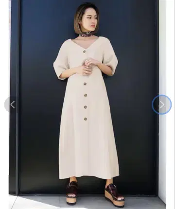 베이지 V넥 반팔 롱 원피스 MURUA