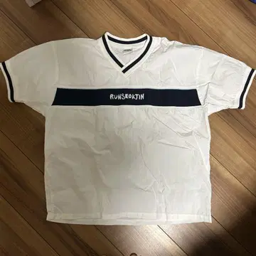 RUNSEOKJIN in JAPAN V넥 티셔츠 화이트 M 사이즈