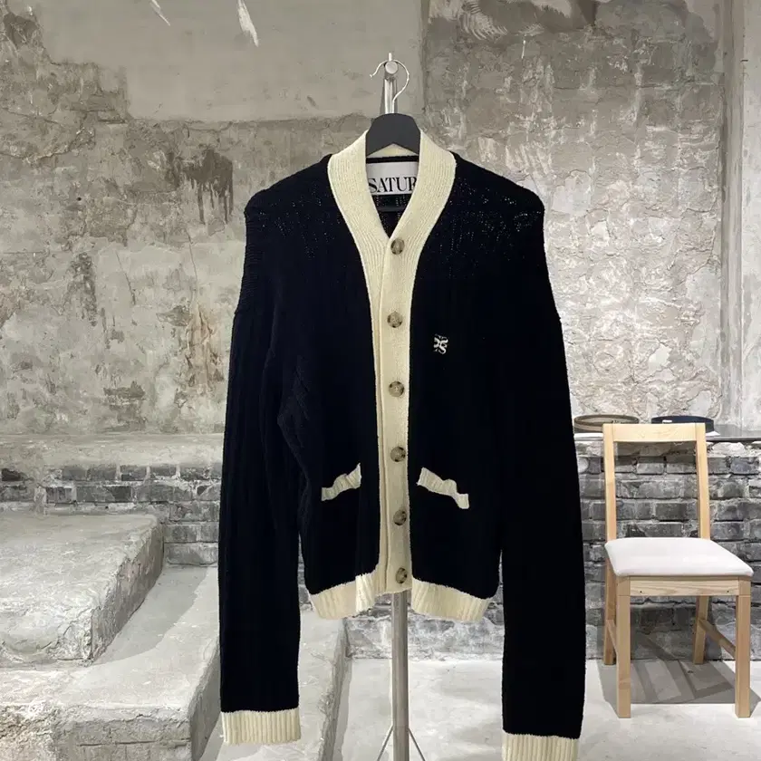 【SATUR】カーディガンFARO POCKET BOUCLE CARDIGAN SATUR | 세터 Satur Black Faro Pocket Boucle Cardigan on