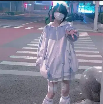 파랑과 화이트 후드 부착 후드티 천사계 패션 서브컬쳐