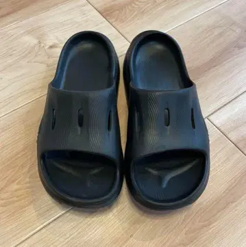 HOKA ONE ONE 호카오네오네 리커버리 샌들 블랙