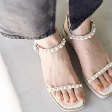 루타론 4cm 펄 플랫 샌들 M 사이즈