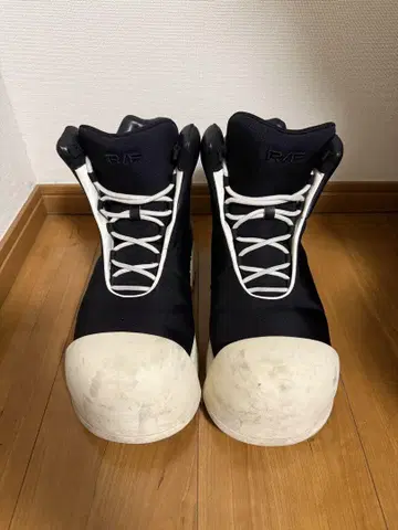 ROCKETEVO 블랙 무스탕 부츠
