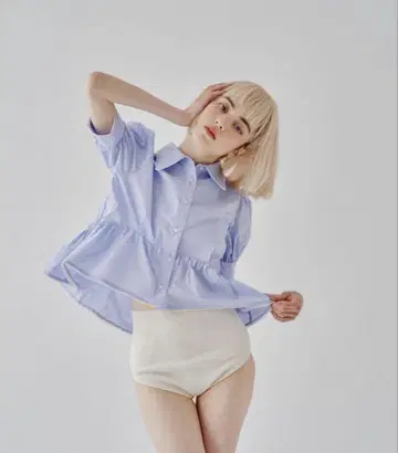 자신을 위한 페플럼 스타일의 남성적인 블루 블라우스